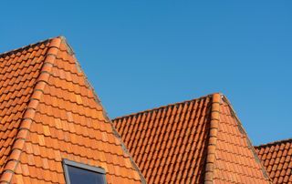 Toits en tuiles oranges